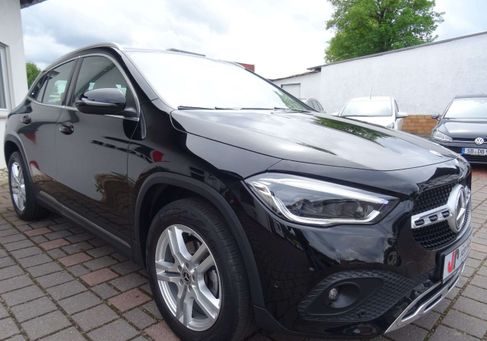Mercedes-Benz GLA 180, 2022