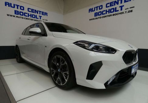 BMW 120, 2025 3