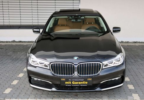 BMW 740, 2018