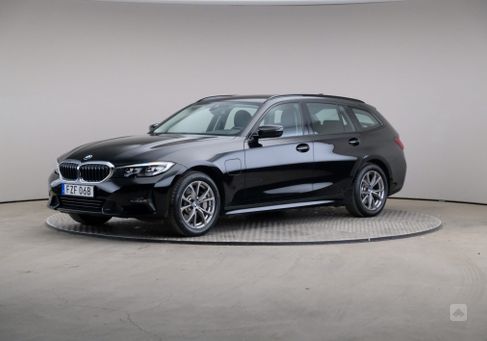 BMW 330, 2021