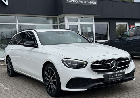 Mercedes-Benz E 220, 2022 3