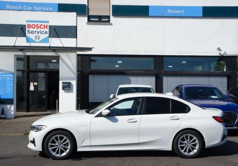 BMW 330, 2021 3