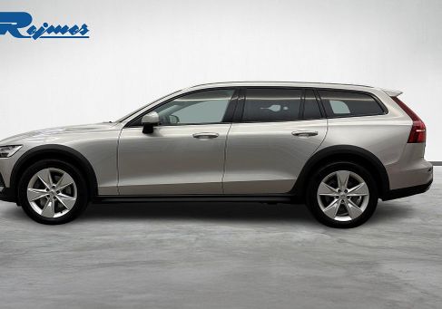 Volvo V60 Cross Country, 2023 2
