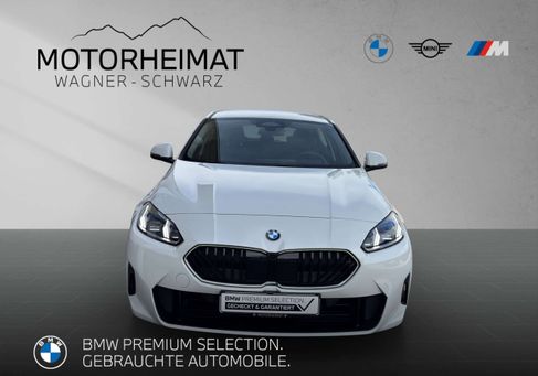 BMW 120, 2025 3