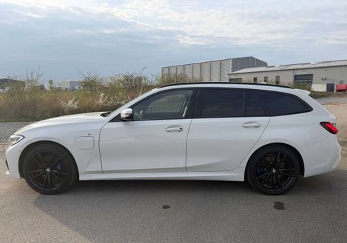 BMW 330, 2021