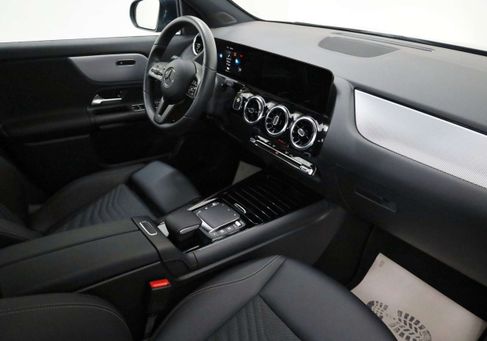 Mercedes-Benz GLA 250, 2022