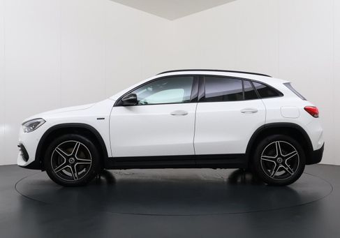 Mercedes-Benz GLA 250, 2021