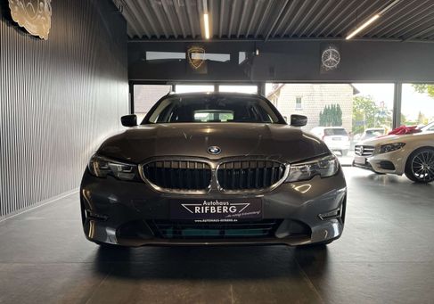 BMW 330, 2022