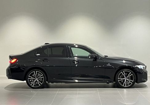 BMW 330, 2025