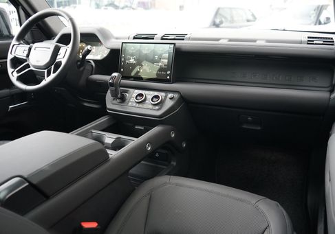 Land Rover Defender, 2025