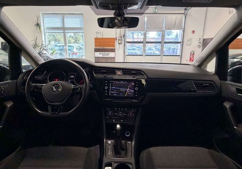 Volkswagen Touran, 2022 3