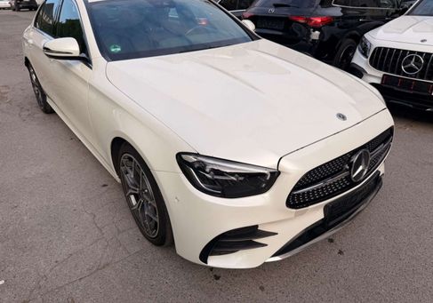Mercedes-Benz E 200, 2020 3
