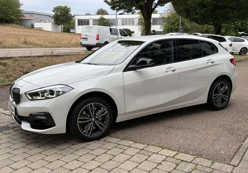 BMW 120, 2023 3