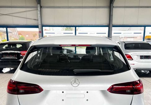 Mercedes-Benz B 180, 2023