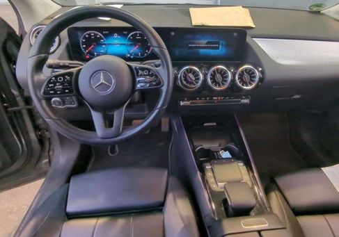 Mercedes-Benz GLA 200, 2021 3