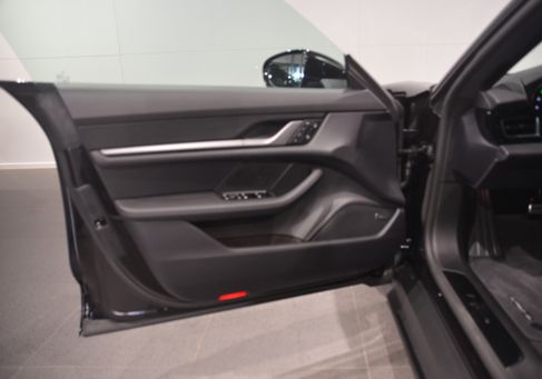 Porsche Taycan, 2025