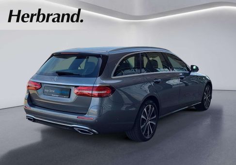 Mercedes-Benz E 300, 2022