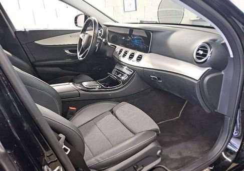 Mercedes-Benz E 300, 2022 3
