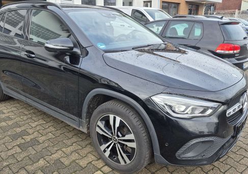 Mercedes-Benz GLA 250, 2022