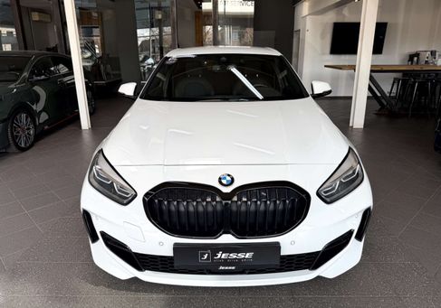BMW 118, 2021