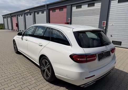 Mercedes-Benz E 200, 2022