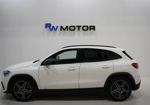 Mercedes-Benz GLA 200, 2021