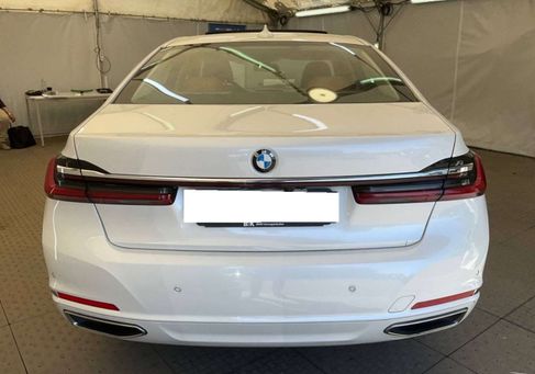 BMW 740, 2020