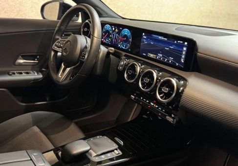 Mercedes-Benz CLA 200, 2021