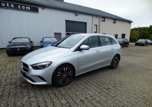 Mercedes-Benz B 180, 2023