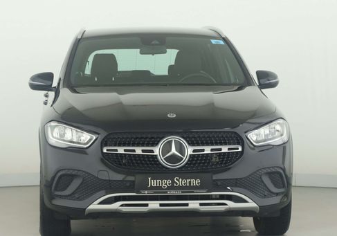 Mercedes-Benz GLA 200, 2022