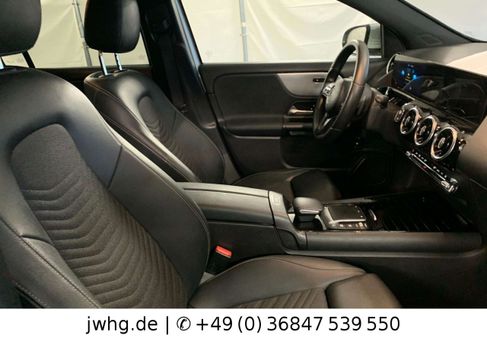 Mercedes-Benz GLA 200, 2021