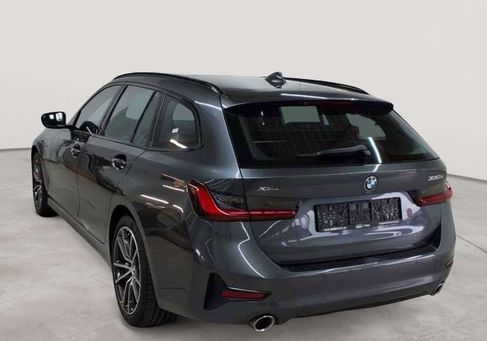BMW 330, 2022
