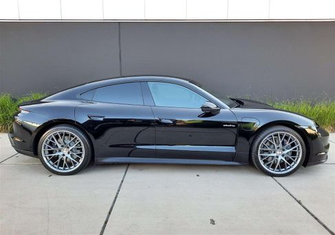 Porsche Taycan, 2022