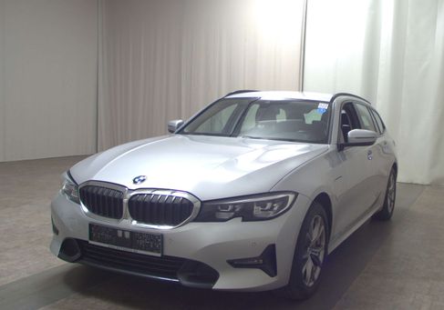 BMW 330, 2021