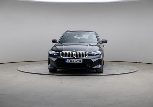 BMW 330, 2024