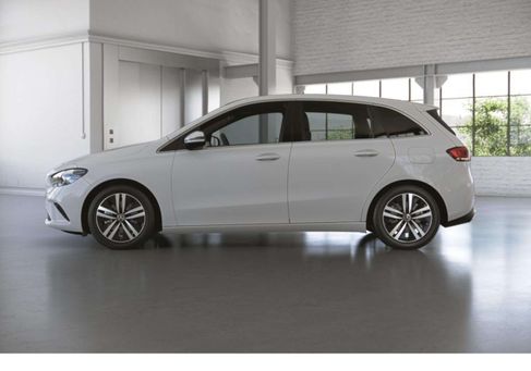 Mercedes-Benz B 200, 2022