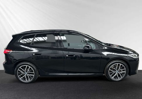 BMW 220, 2025 2