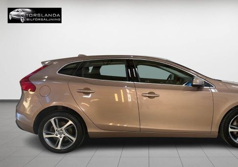 Volvo V40, 2016