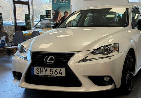 Lexus IS, 2016