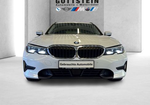 BMW 330, 2022