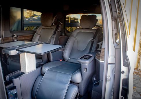 Mercedes-Benz V 300, 2023