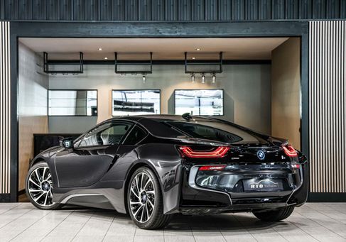 BMW i8, 2015