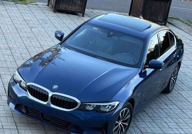 BMW 330, 2021