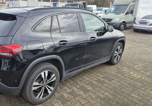 Mercedes-Benz GLA 250, 2022