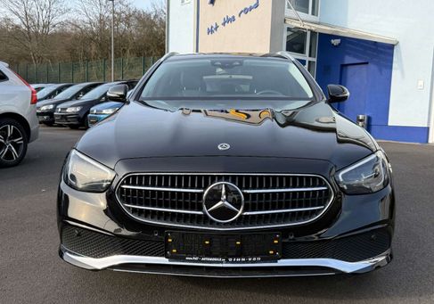 Mercedes-Benz E 300, 2022 3