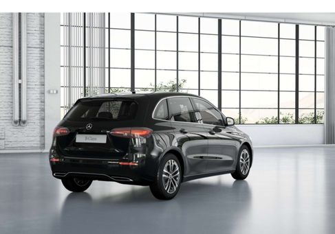 Mercedes-Benz B 180, 2025