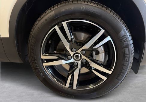 Volvo XC40, 2025 2