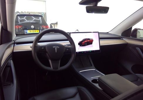 Tesla Model Y, 2023 3