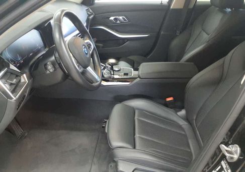 BMW 330, 2022