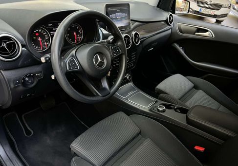 Mercedes-Benz B 200, 2019 3
